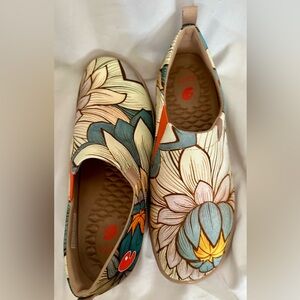 UIN NWOT slip on shoes